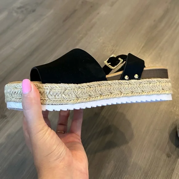 Black Sandals - Picture 6 of 7